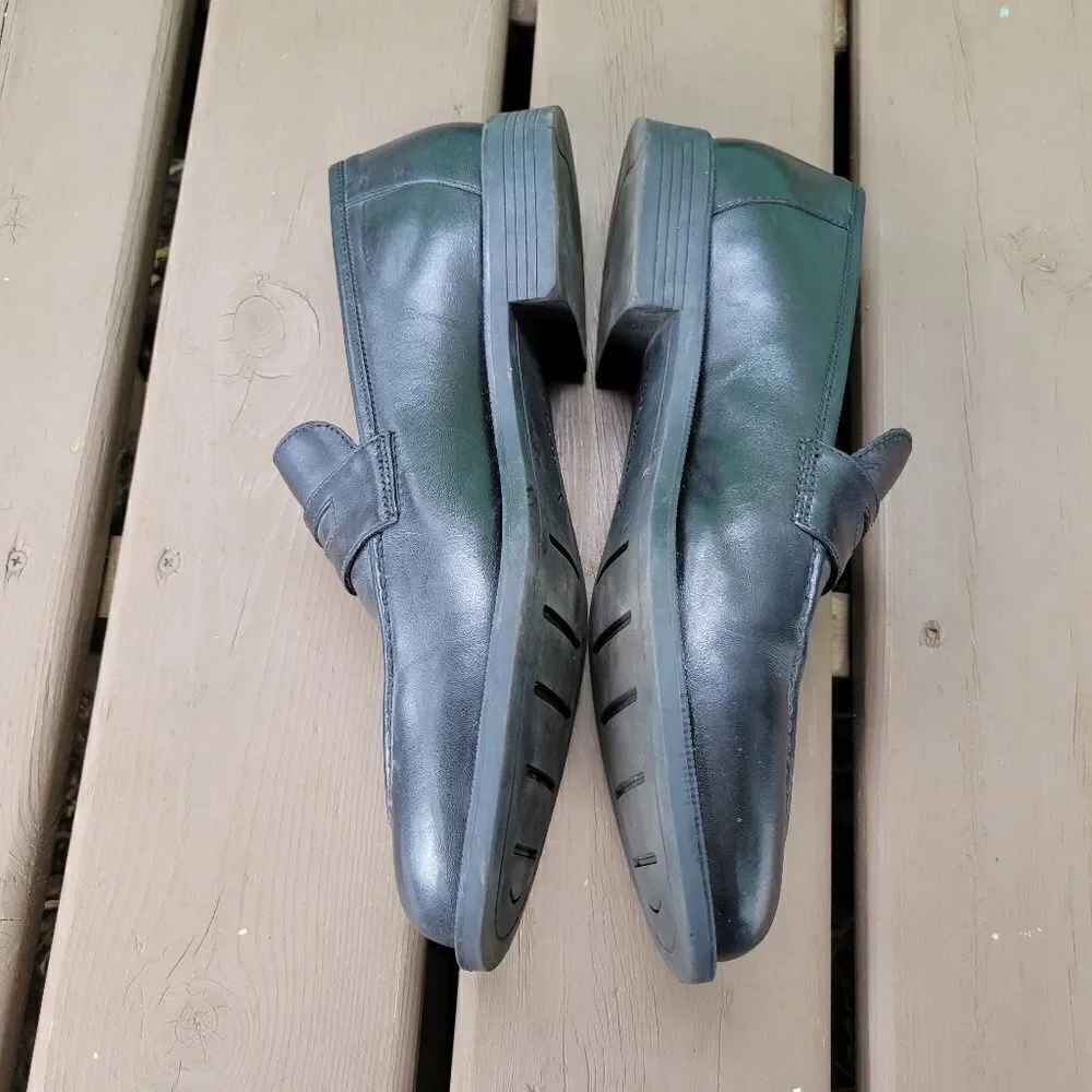 Cole Haan Black Leather Preppy Acadamia Business Casual Moc Toe Penny Loafers‎
